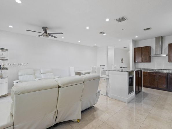 875 NW 97th Ct, Miami FL 33172