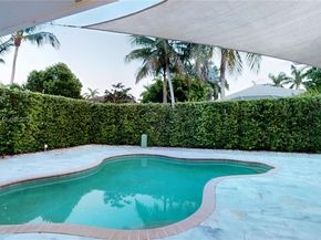1946 Harbor View Cir, Weston FL 33327