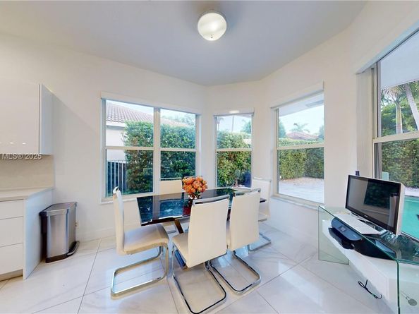 1946 Harbor View Cir, Weston FL 33327