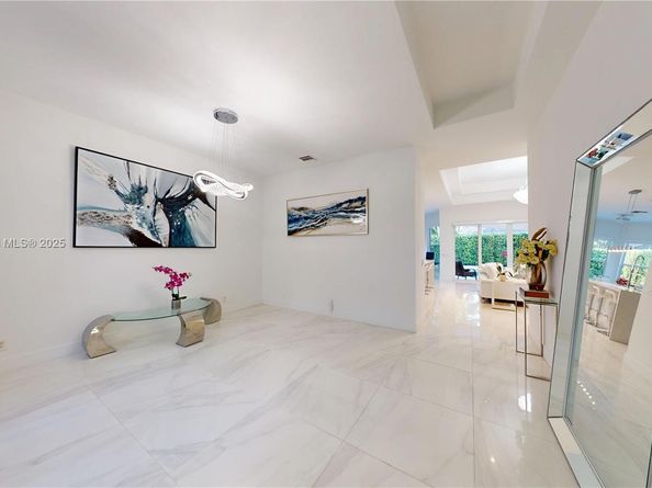 1946 Harbor View Cir, Weston FL 33327