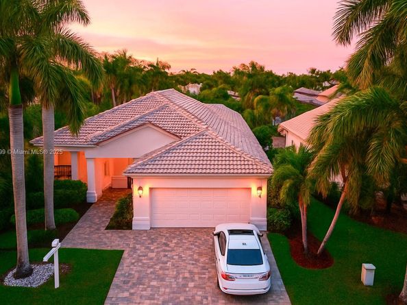 1946 Harbor View Cir, Weston FL 33327