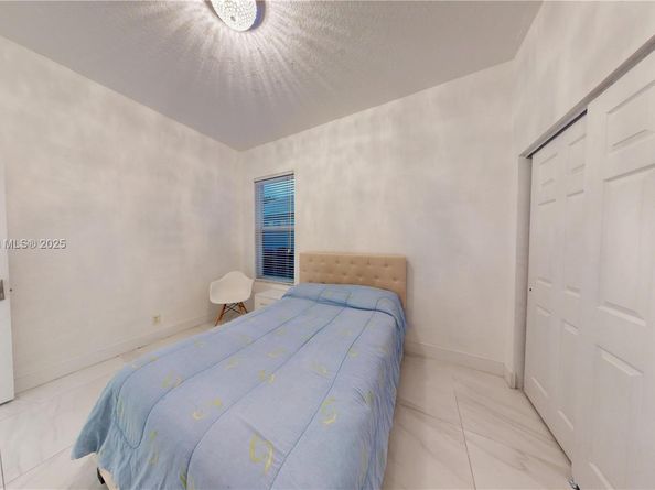 1946 Harbor View Cir, Weston FL 33327