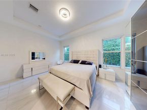 1946 Harbor View Cir, Weston FL 33327