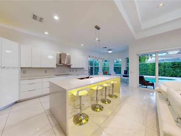 1946 Harbor View Cir, Weston FL 33327