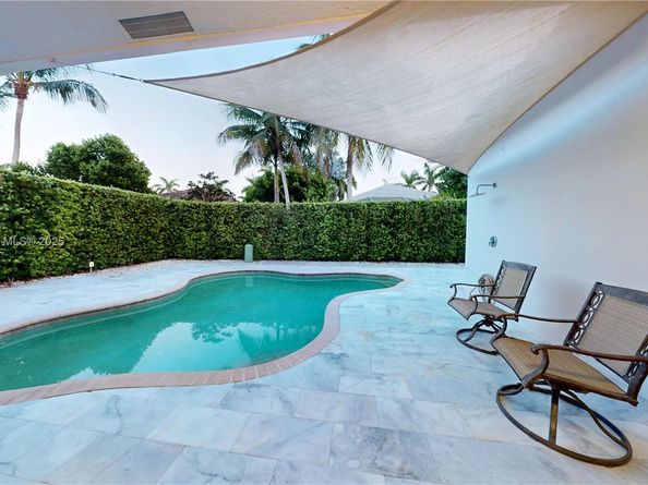 1946 Harbor View Cir, Weston FL 33327