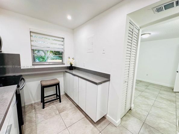 3490 Foxcroft Rd B208, Miramar FL 33025