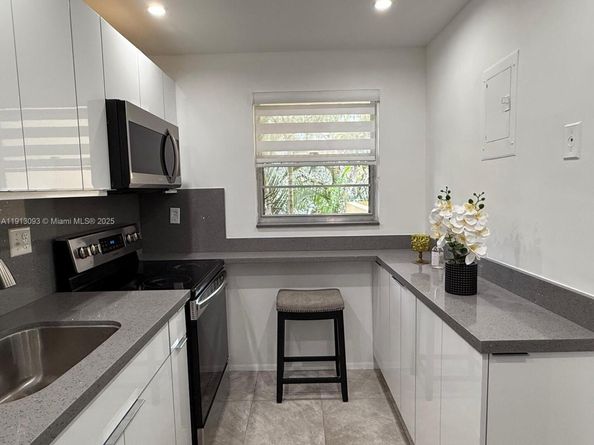 3490 Foxcroft Rd B208, Miramar FL 33025