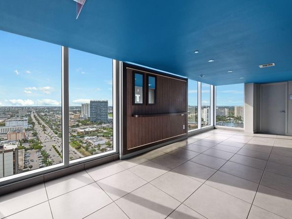 2602 E Hallandale Beach Blvd R2703, Hallandale Beach FL 33009