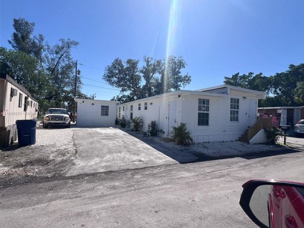 9674 NW 10th Ave, Miami FL 33150