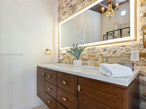 5135 Alton Rd, Miami Beach FL 33140