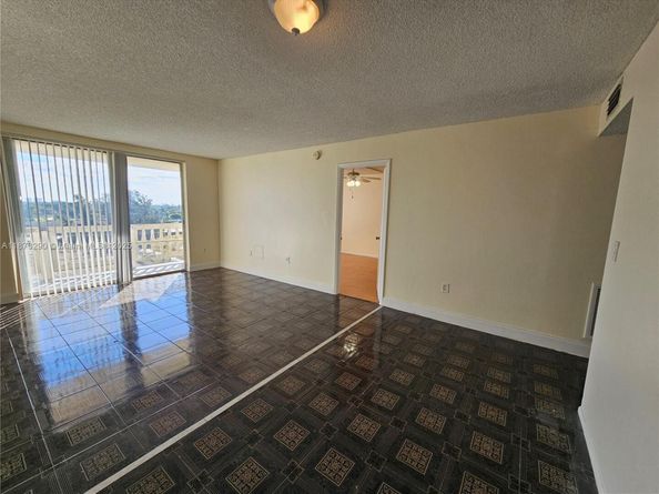 15600 NW 7th Ave 704, Miami FL 33169