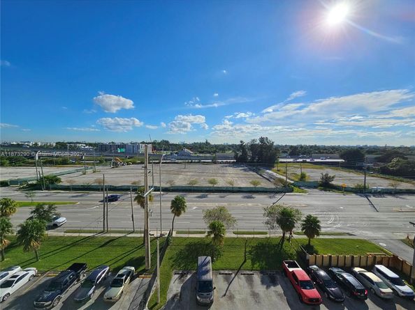 15600 NW 7th Ave 704, Miami FL 33169