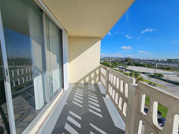 15600 NW 7th Ave 704, Miami FL 33169
