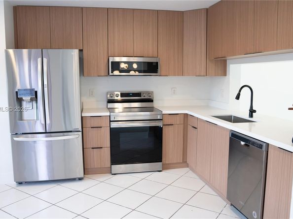 9023 SW 113th Place Cir W, Miami FL 33176