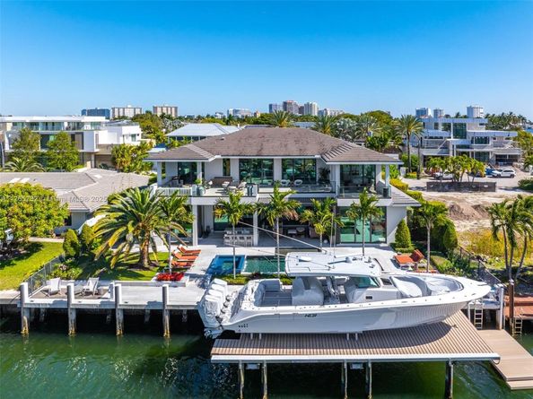 22 Isla Bahia Dr, Fort Lauderdale FL 33316