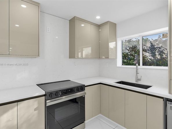 6540 SW 25th St, Miami FL 33155