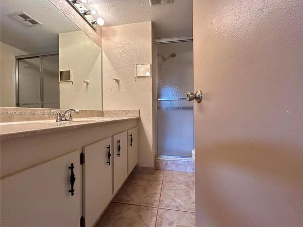 10300 NW 30th Ct 111, Sunrise FL 33322