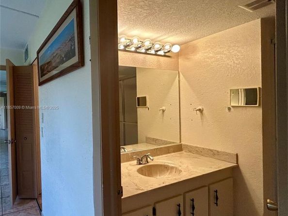 10300 NW 30th Ct 111, Sunrise FL 33322