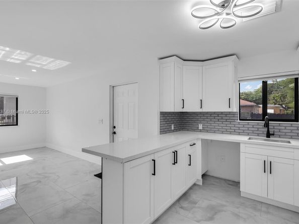 1411 NW 40th St, Miami FL 33142