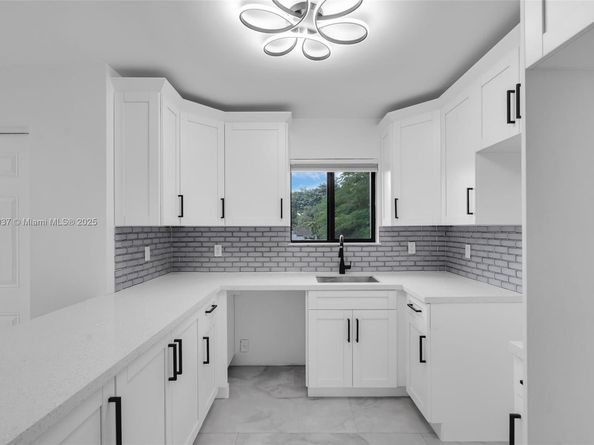 1411 NW 40th St, Miami FL 33142