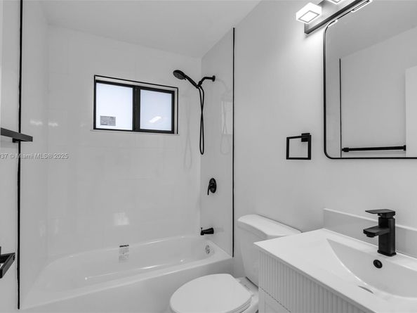 1411 NW 40th St, Miami FL 33142