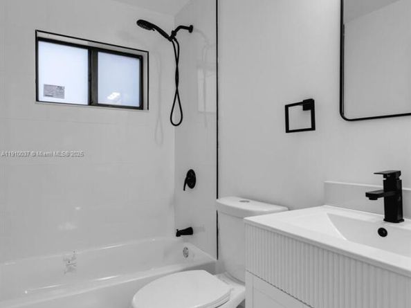 1411 NW 40th St, Miami FL 33142