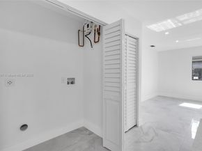 1411 NW 40th St, Miami FL 33142