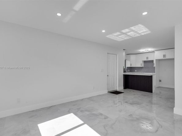 1411 NW 40th St, Miami FL 33142