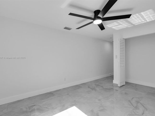 1411 NW 40th St, Miami FL 33142