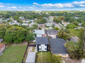 1411 NW 40th St, Miami FL 33142