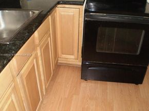 214 Lake Pointe Dr 109, Oakland Park FL 33309