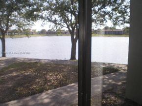 214 Lake Pointe Dr 109, Oakland Park FL 33309