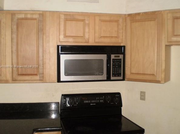 214 Lake Pointe Dr 109, Oakland Park FL 33309