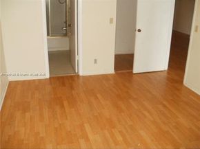 214 Lake Pointe Dr 109, Oakland Park FL 33309