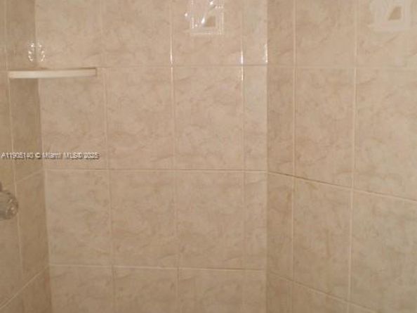 214 Lake Pointe Dr 109, Oakland Park FL 33309