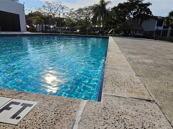 214 Lake Pointe Dr 109, Oakland Park FL 33309