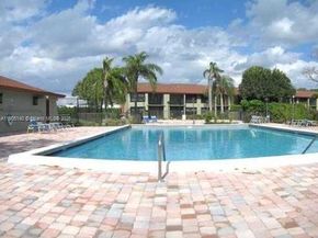 214 Lake Pointe Dr 109, Oakland Park FL 33309