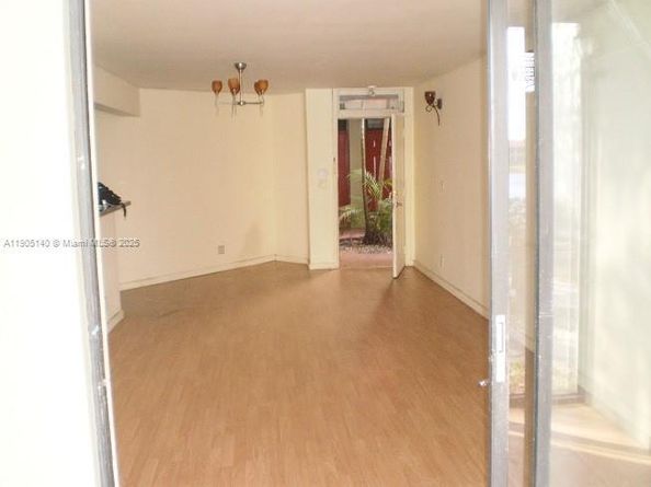 214 Lake Pointe Dr 109, Oakland Park FL 33309