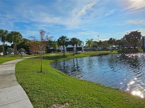 214 Lake Pointe Dr 109, Oakland Park FL 33309