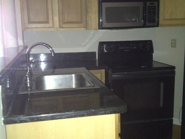 214 Lake Pointe Dr 109, Oakland Park FL 33309