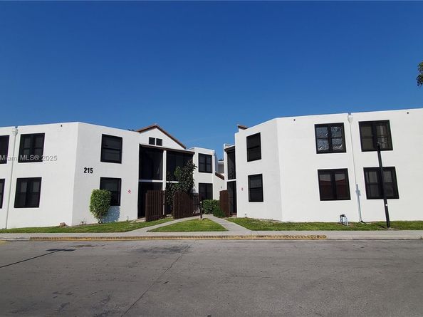 214 Lake Pointe Dr 109, Oakland Park FL 33309