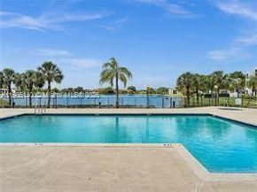 214 Lake Pointe Dr 109, Oakland Park FL 33309