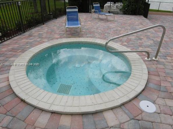 214 Lake Pointe Dr 109, Oakland Park FL 33309