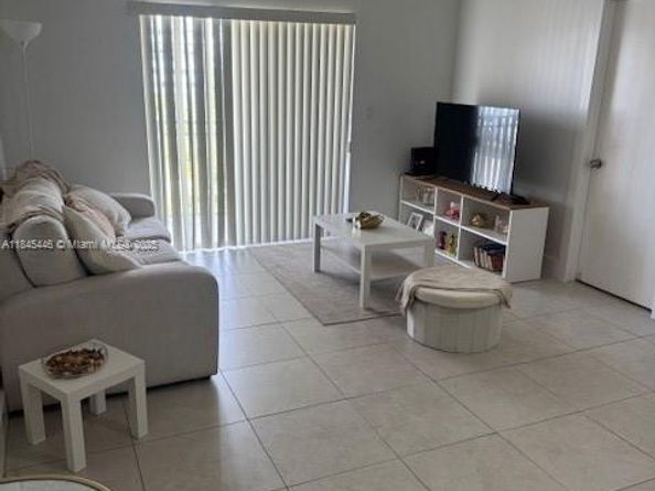4855 NW 7th St 4016, Miami FL 33126
