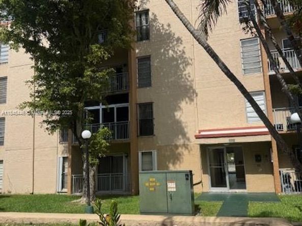 4855 NW 7th St 4016, Miami FL 33126