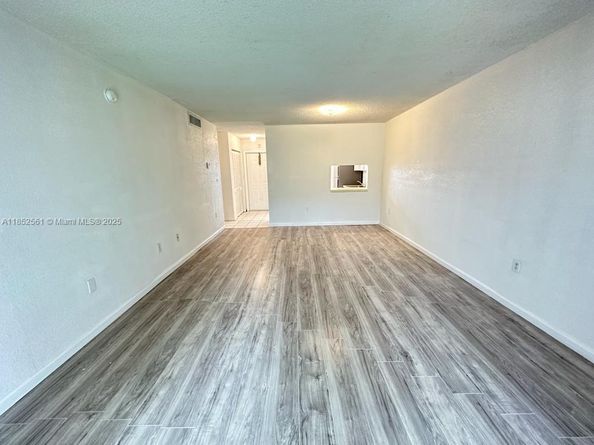 505 NW 177th St 111, Miami Gardens FL 33169