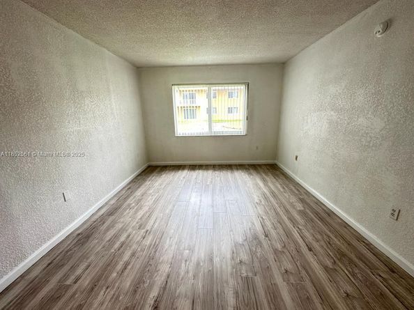 505 NW 177th St 111, Miami Gardens FL 33169