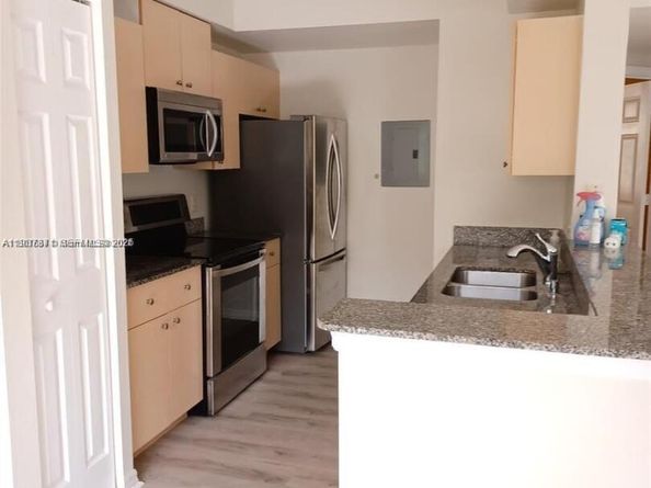 2493 Centergate Dr 204, Miramar FL 33025