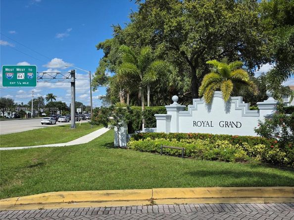 2600 S University Dr 229, Davie FL 33328