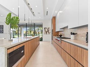 13901 Old Cutler Rd, Palmetto Bay FL 33158